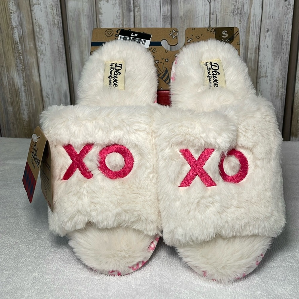 🔥 💋New with Tags XOXO Soft slippers size S 5-6 & XL 11-12 💋❤️🔥